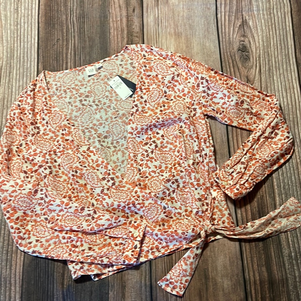 Gap BNWT Linen Wrap Top